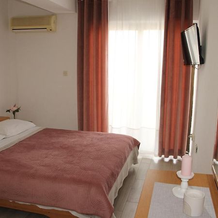 Motel "Tri Lovca" คนิน ภายนอก รูปภาพ
