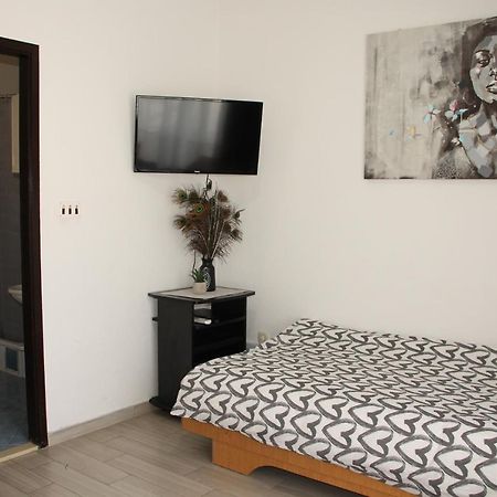 Motel "Tri Lovca" คนิน ภายนอก รูปภาพ