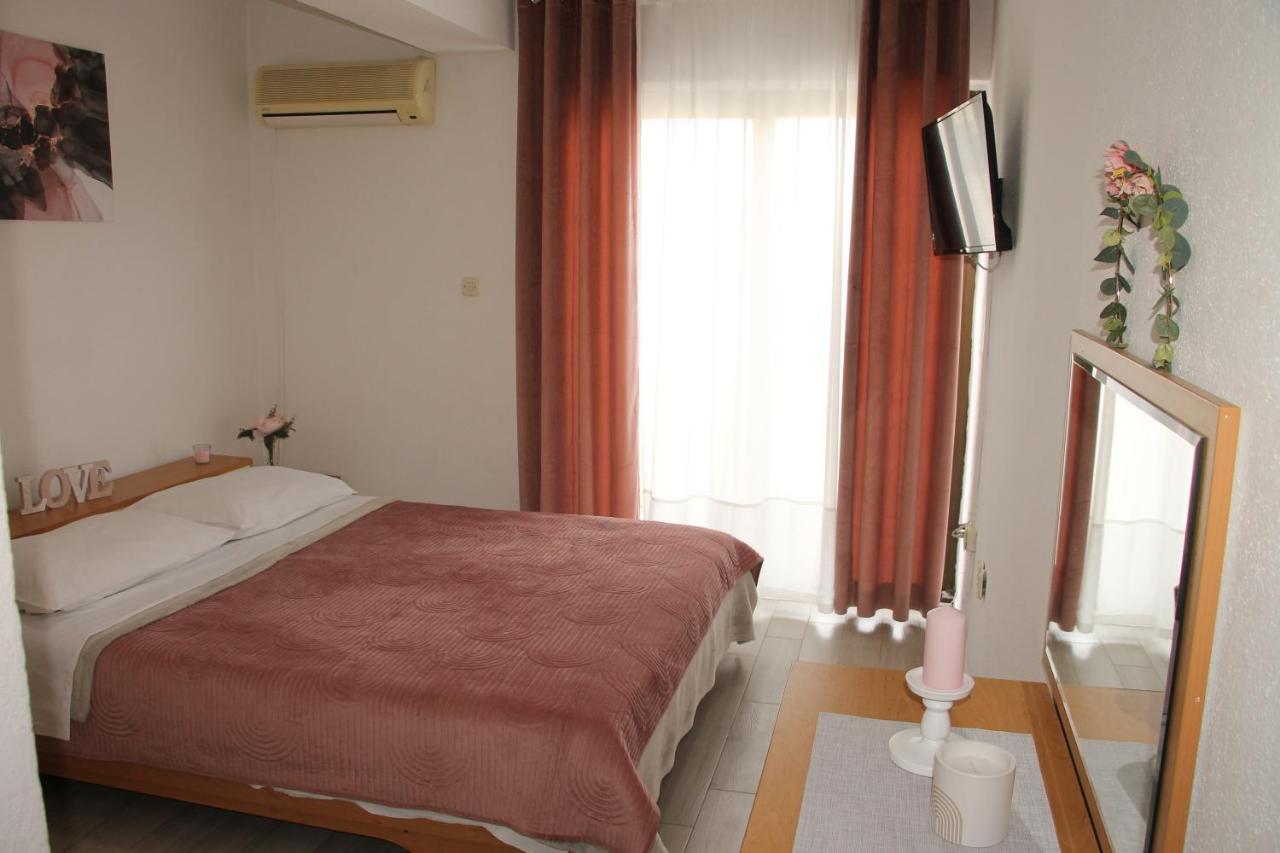 Motel "Tri Lovca" คนิน ภายนอก รูปภาพ