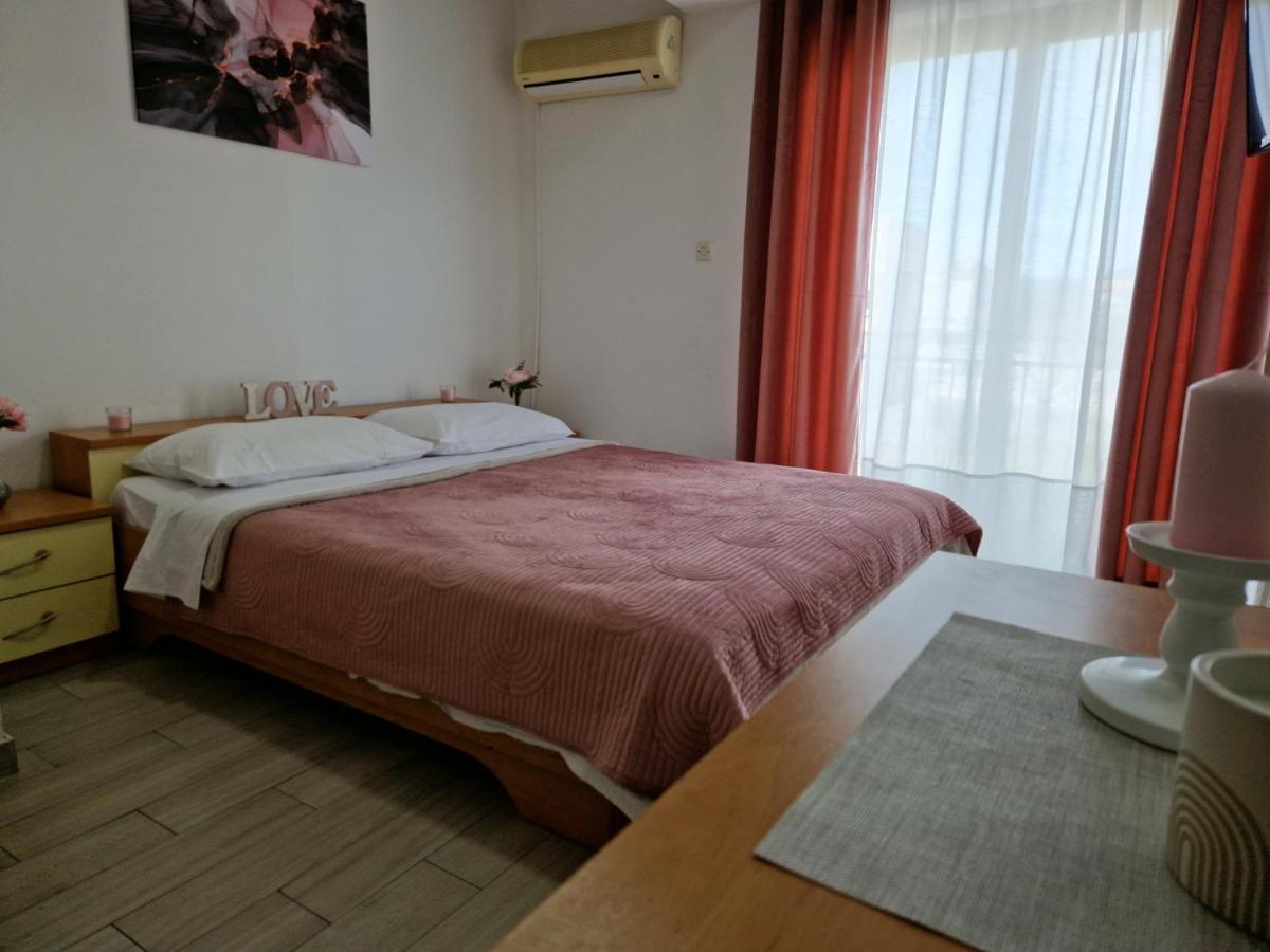 Motel "Tri Lovca" คนิน ภายนอก รูปภาพ