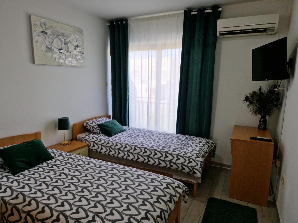 Motel "Tri Lovca" คนิน ภายนอก รูปภาพ