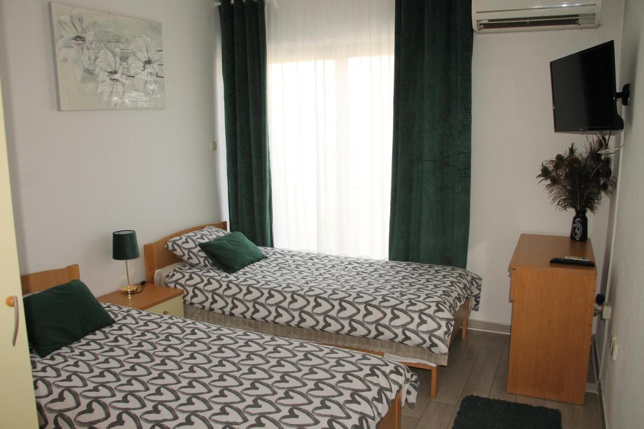 Motel "Tri Lovca" คนิน ภายนอก รูปภาพ