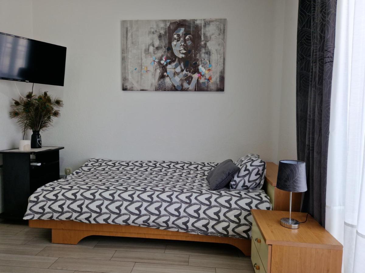 Motel "Tri Lovca" คนิน ภายนอก รูปภาพ