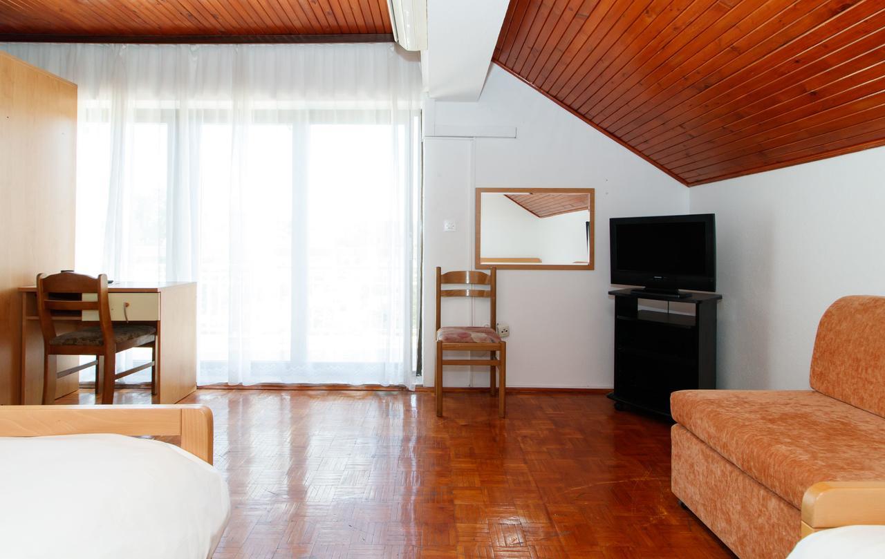 Motel "Tri Lovca" คนิน ภายนอก รูปภาพ