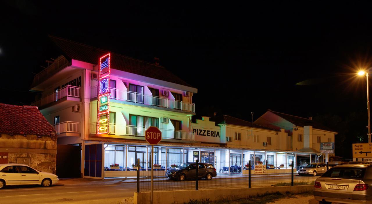 Motel "Tri Lovca" คนิน ภายนอก รูปภาพ