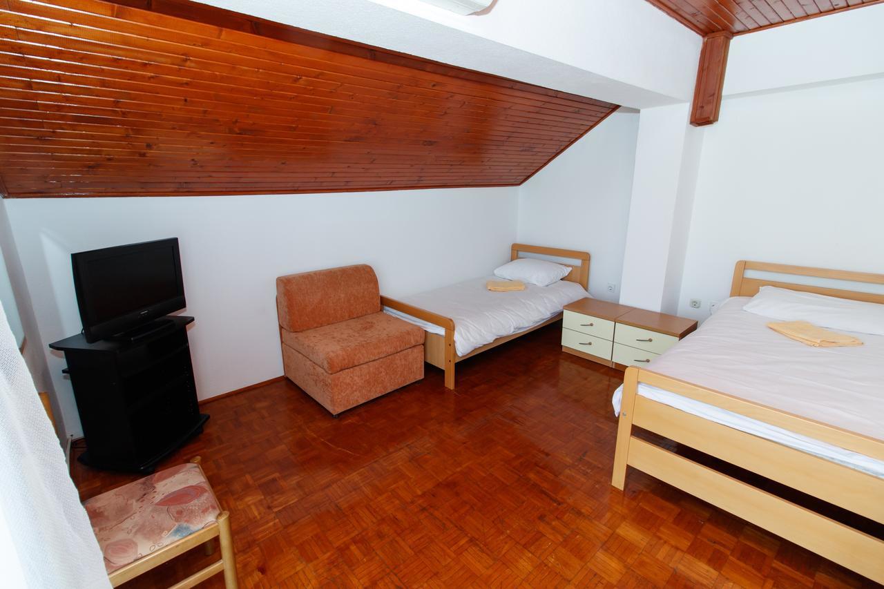 Motel "Tri Lovca" คนิน ภายนอก รูปภาพ